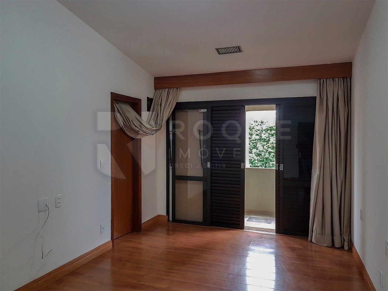 Casa Comercial para aluguel no bairro Vila Cristovam: Suíte 2