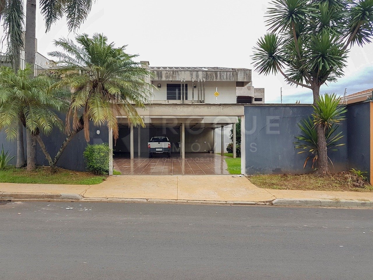 Casa Comercial para aluguel no bairro Vila Cristovam: Acesso a garagem