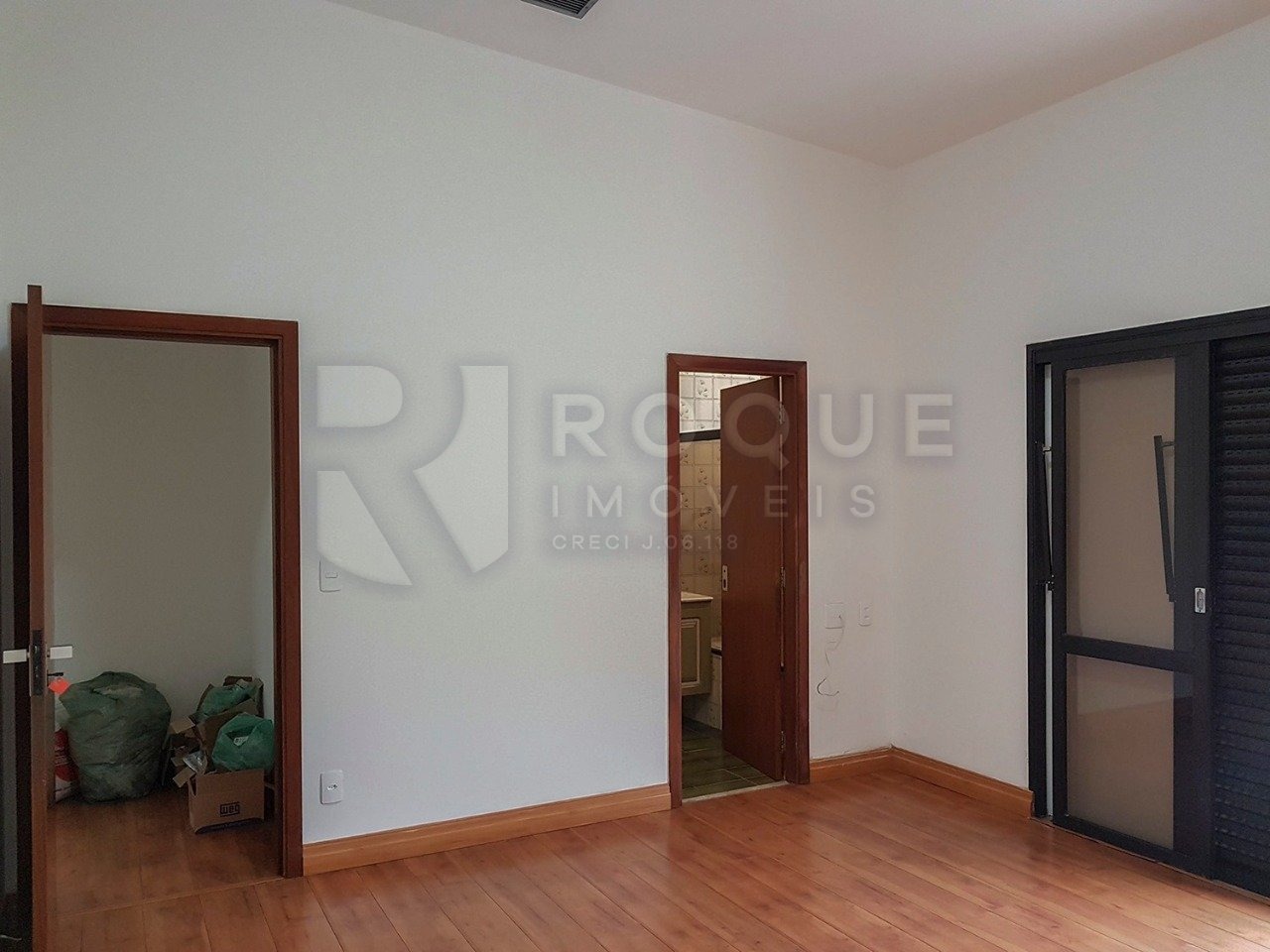 Casa Comercial para aluguel no bairro Vila Cristovam: Suíte 3