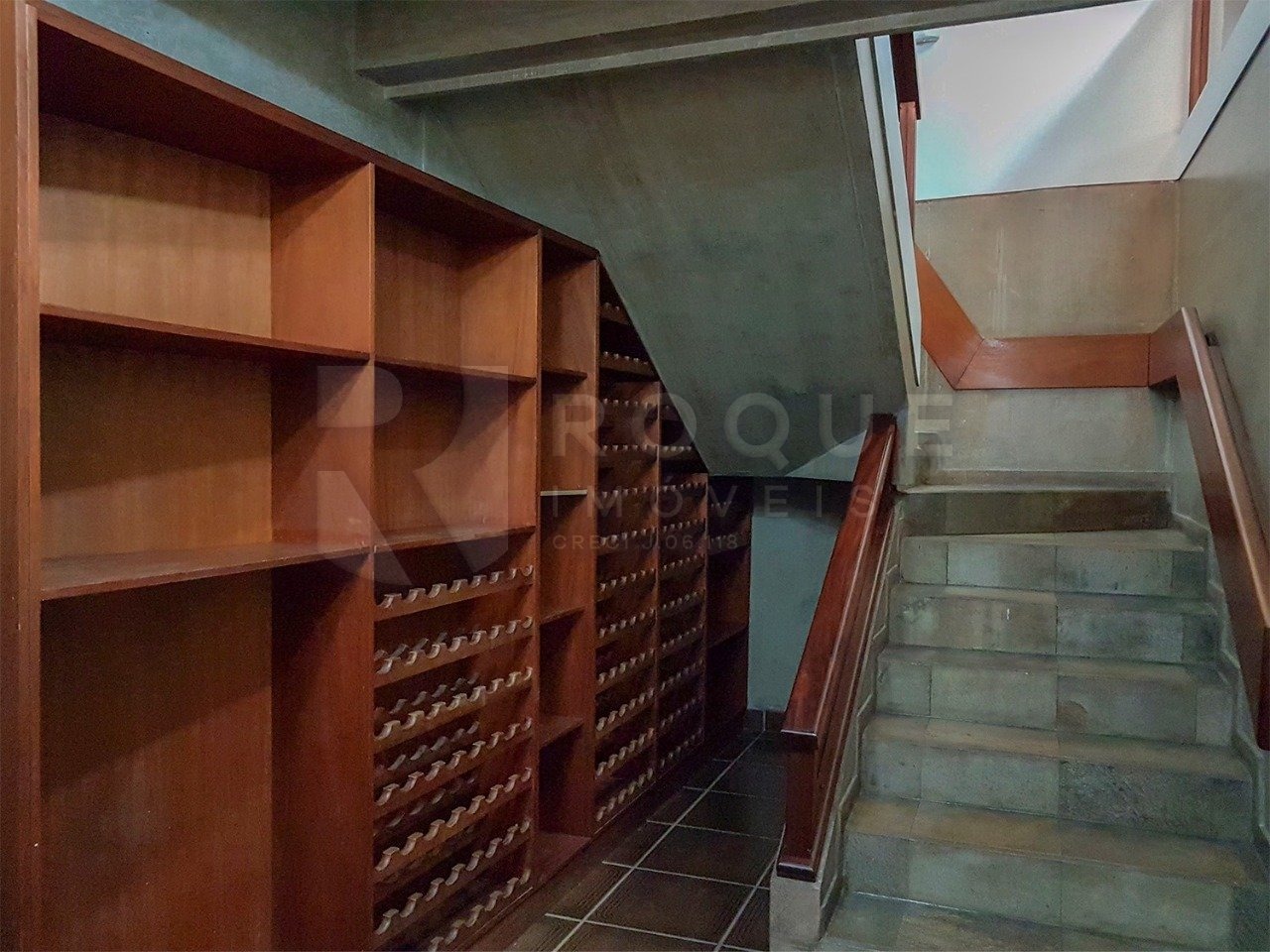 Casa Comercial para aluguel no bairro Vila Cristovam: Vinícola