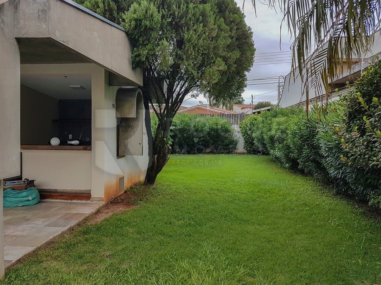 Casa Comercial para aluguel no bairro Vila Cristovam: Área externa