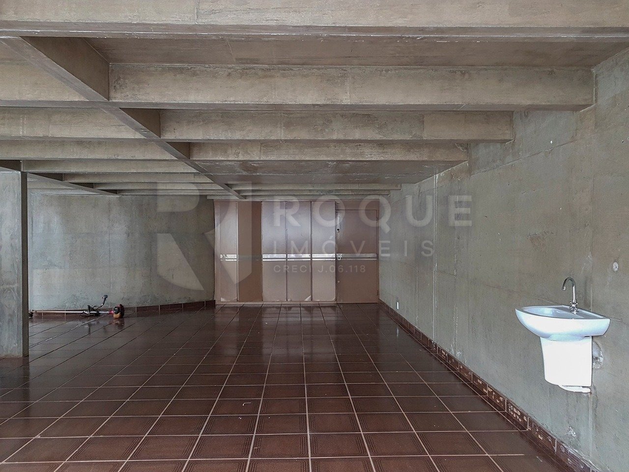 Casa Comercial para aluguel no bairro Vila Cristovam: Garagem outra vista