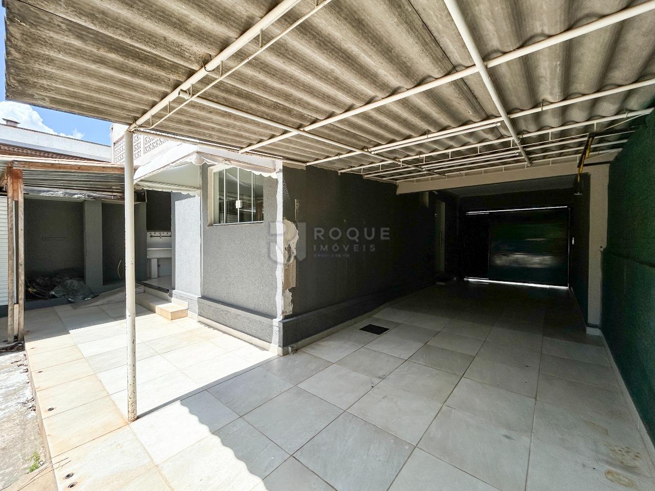 Casa Residencial para aluguel no bairro Vila São João: Garagem