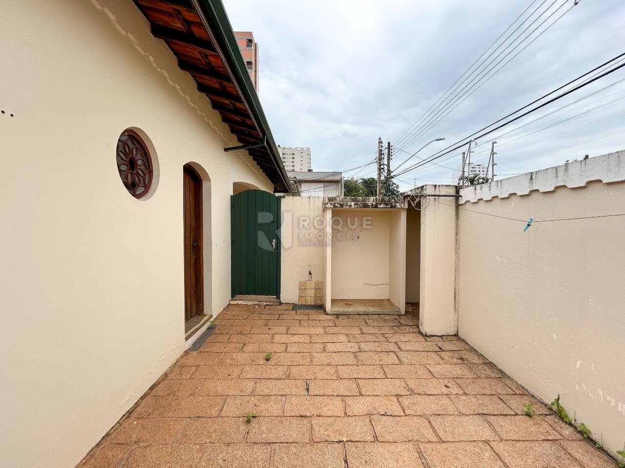 Casa Comercial para aluguel no bairro Centro: Área externa