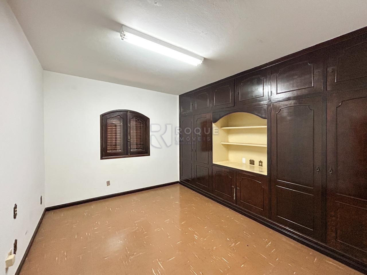 Casa Comercial para aluguel no bairro Centro: Dormitório 2 suíte 