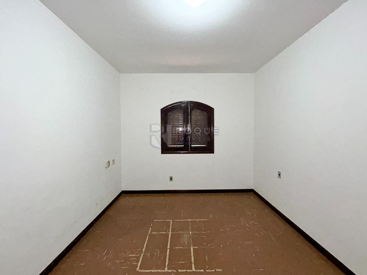 Casa Comercial para aluguel no bairro Centro: Dormitório 4 suíte 