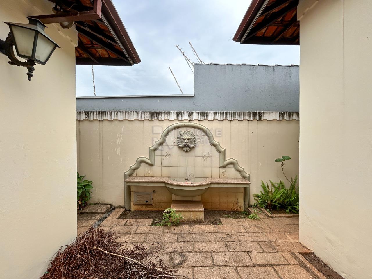 Casa Comercial para aluguel no bairro Centro: Área externa