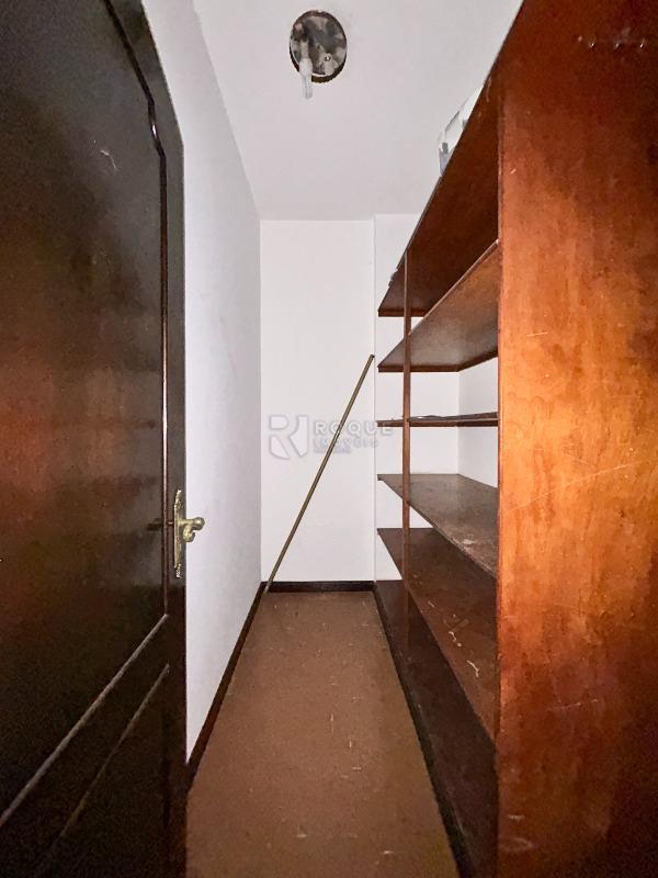 Casa Comercial para aluguel no bairro Centro: Closet / Despensa 