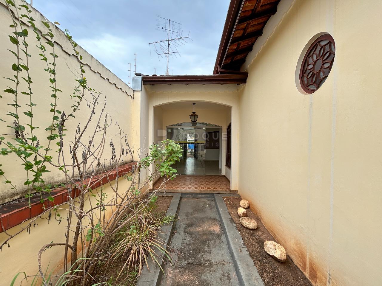 Casa Comercial para aluguel no bairro Centro: Área externa