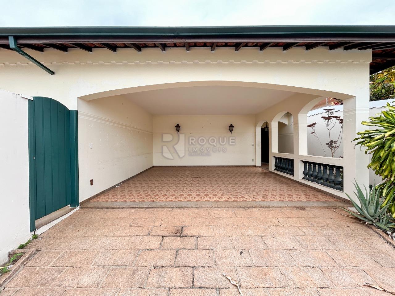 Casa Comercial para aluguel no bairro Centro: Garagem 