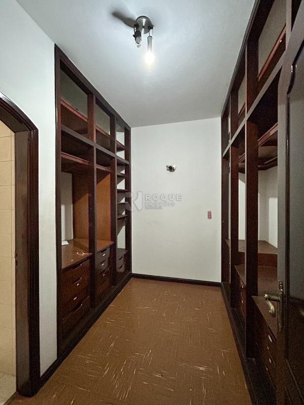 Casa Comercial para aluguel no bairro Centro: Closet suíte 4