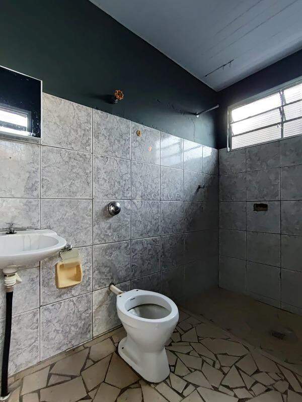 Casa Residencial para aluguel no bairro Jardim Cavinato: WC Social