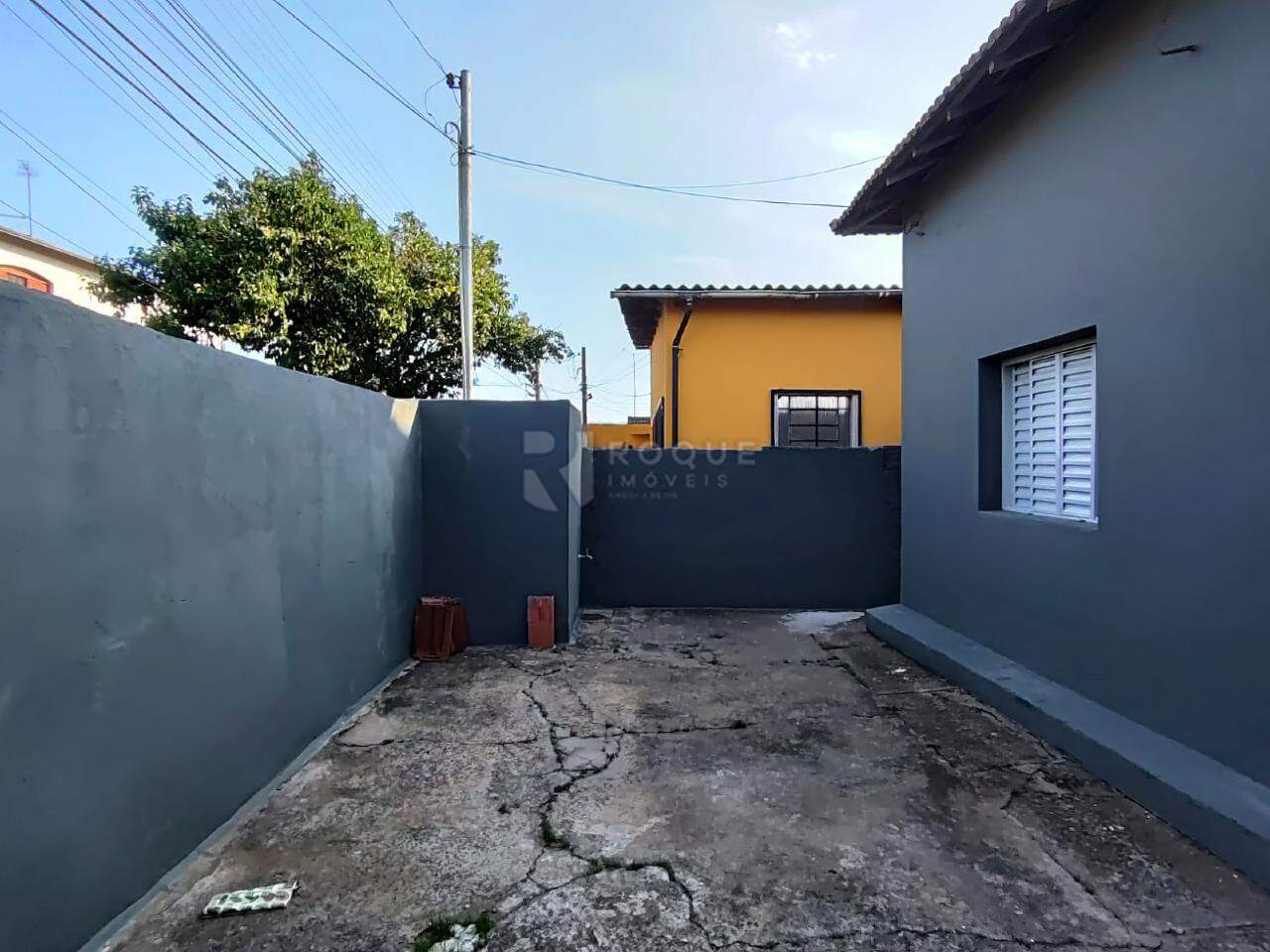 Casa Residencial para aluguel no bairro Jardim Cavinato: Frente