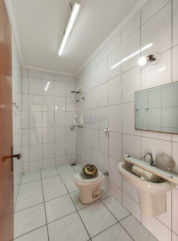Casa Residencial para aluguel no bairro Vila Castelar: WC fundo