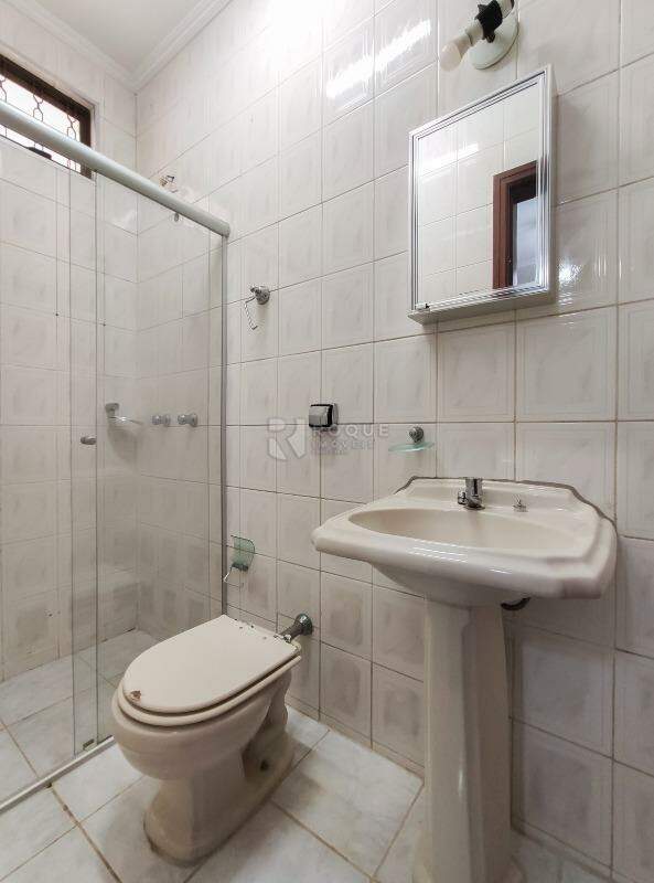 Casa Residencial para aluguel no bairro Vila Castelar: WC suíte