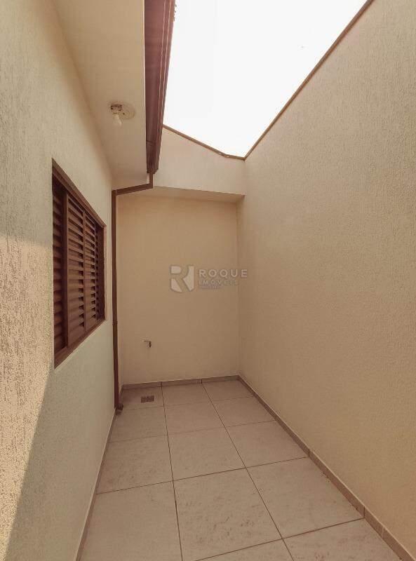 Casa Residencial para aluguel no bairro Vila Castelar: Corredor