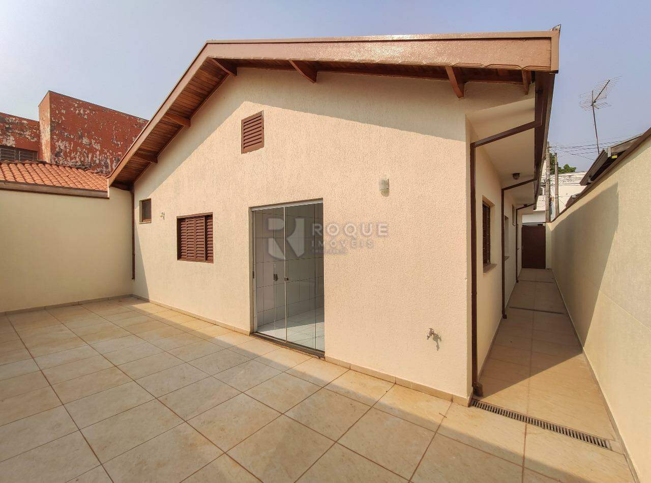 Casa Residencial para aluguel no bairro Vila Castelar: Fundo