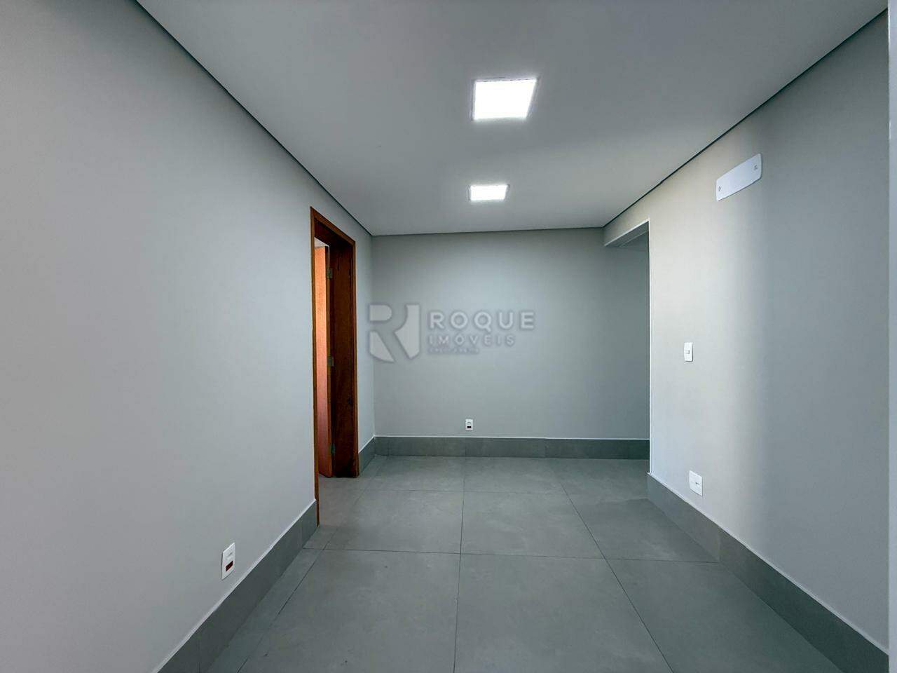 Casa Comercial para aluguel no bairro Vila São João: Hall sala