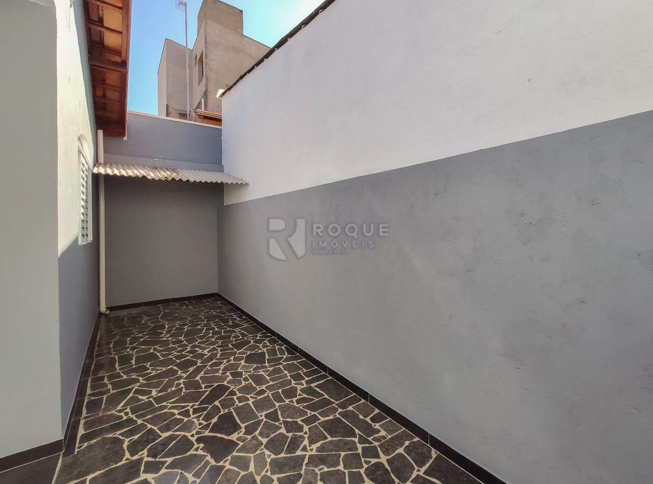 Casa Residencial para aluguel no bairro Jardim da Graminha: Fundo 