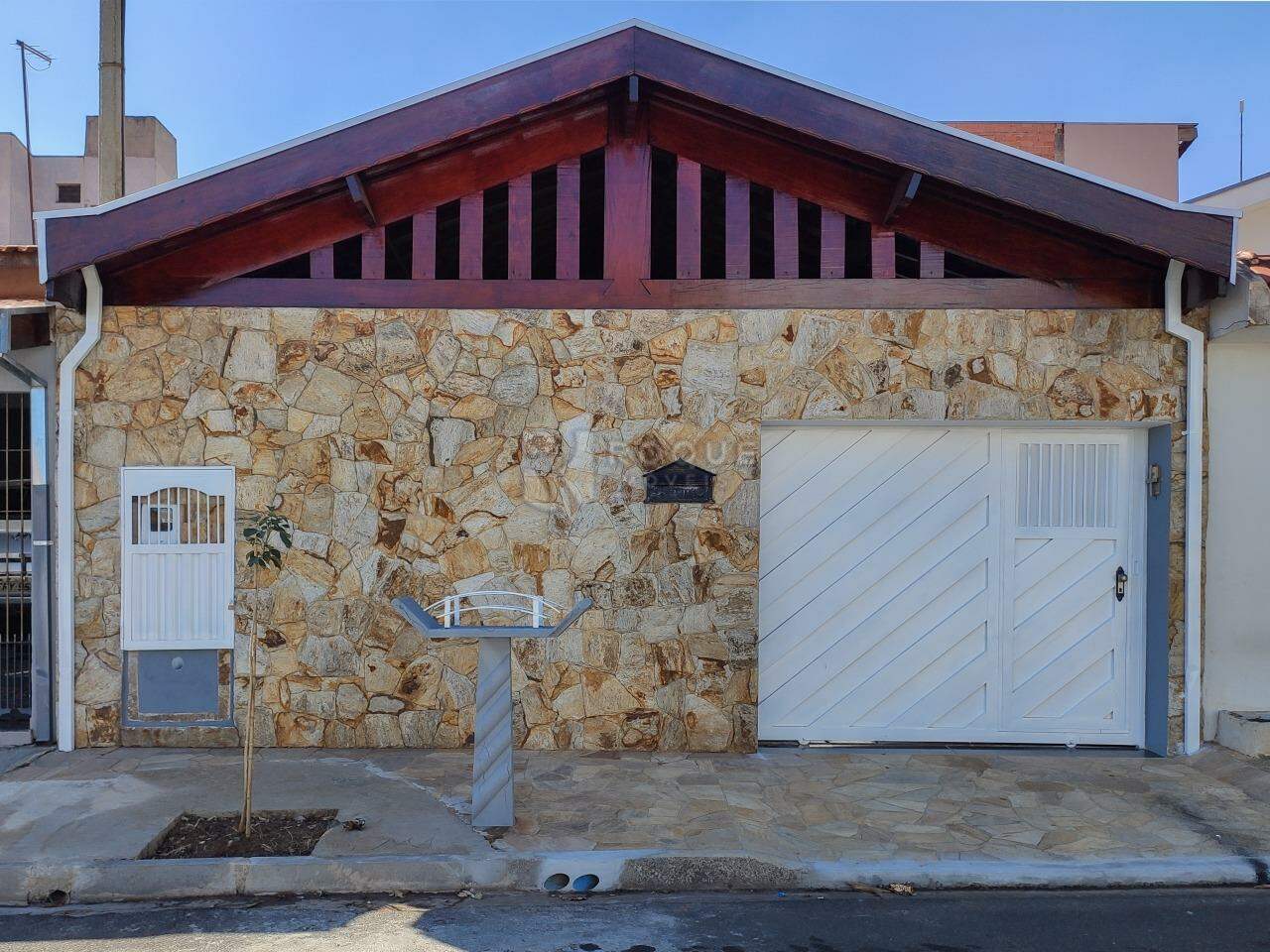 Casa Residencial para aluguel no bairro Jardim da Graminha: Fachada 