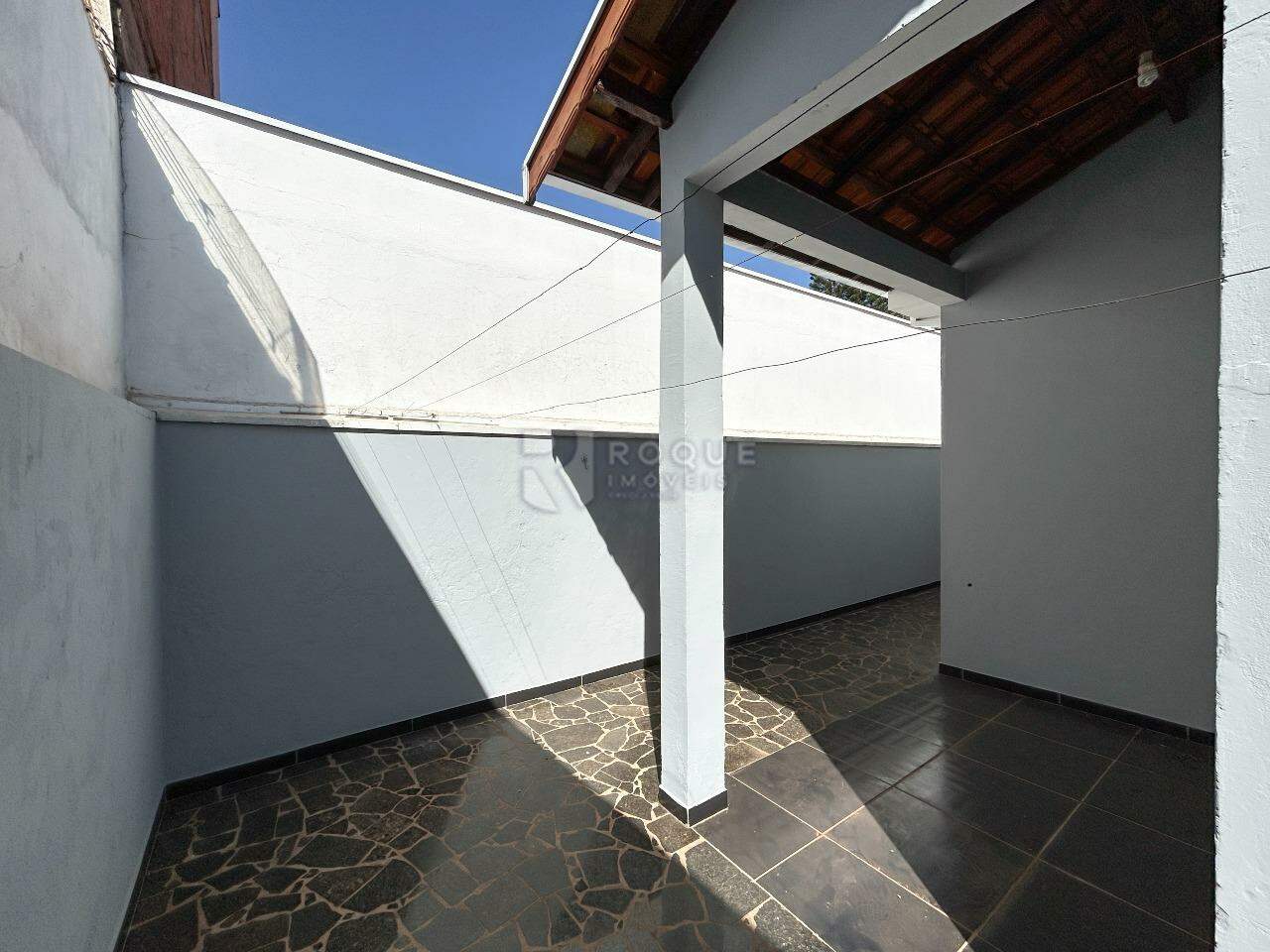Casa Residencial para aluguel no bairro Jardim da Graminha: Fundo 