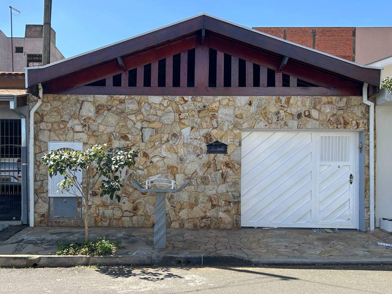 Casa Residencial para aluguel no bairro Jardim da Graminha: Fachada 