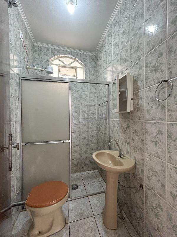 Casa Residencial para aluguel no bairro Jardim da Graminha: WC social 