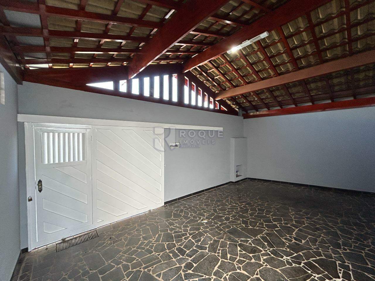 Casa Residencial para aluguel no bairro Jardim da Graminha: Garagem 