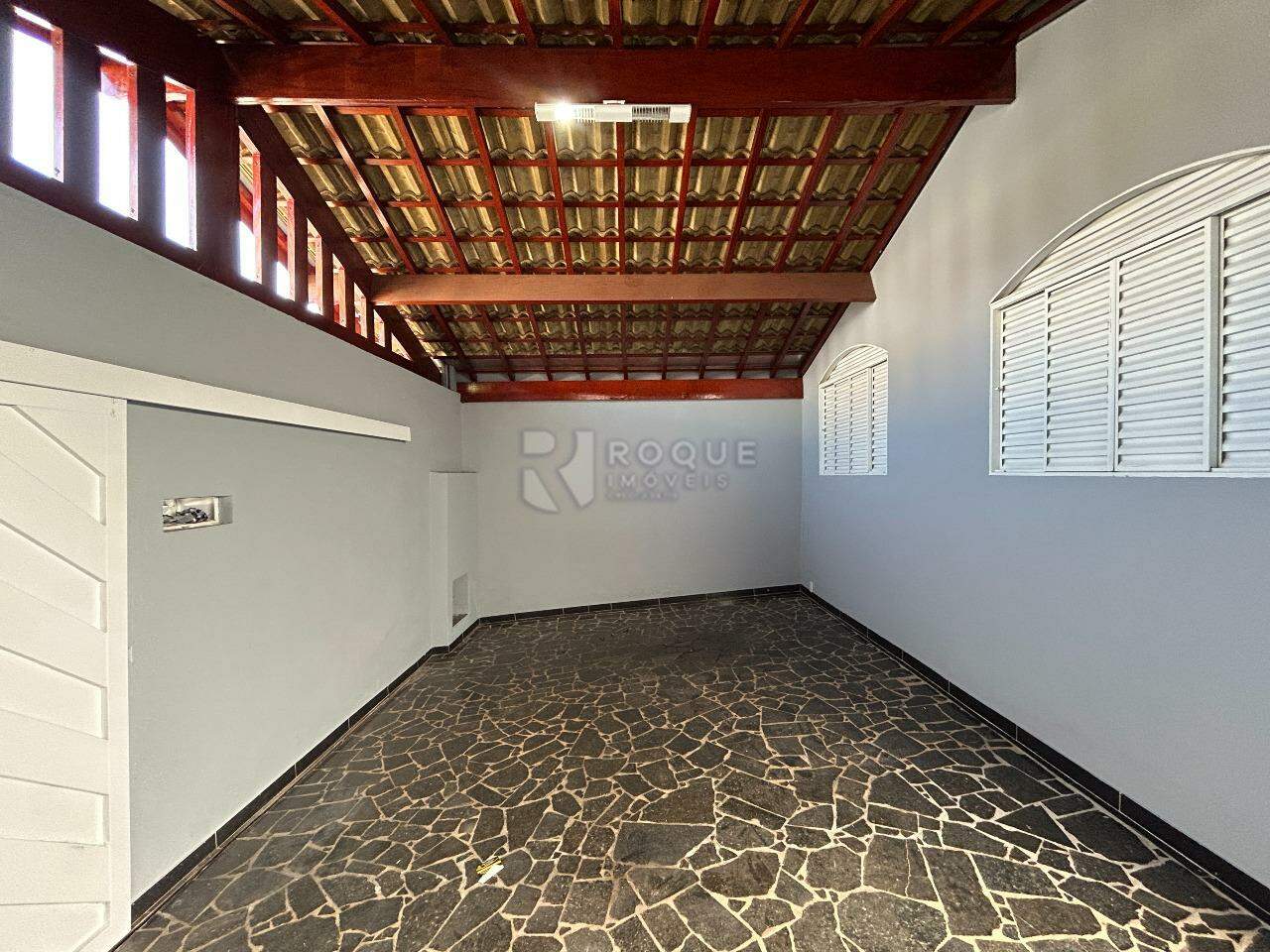 Casa Residencial para aluguel no bairro Jardim da Graminha: Garagem 