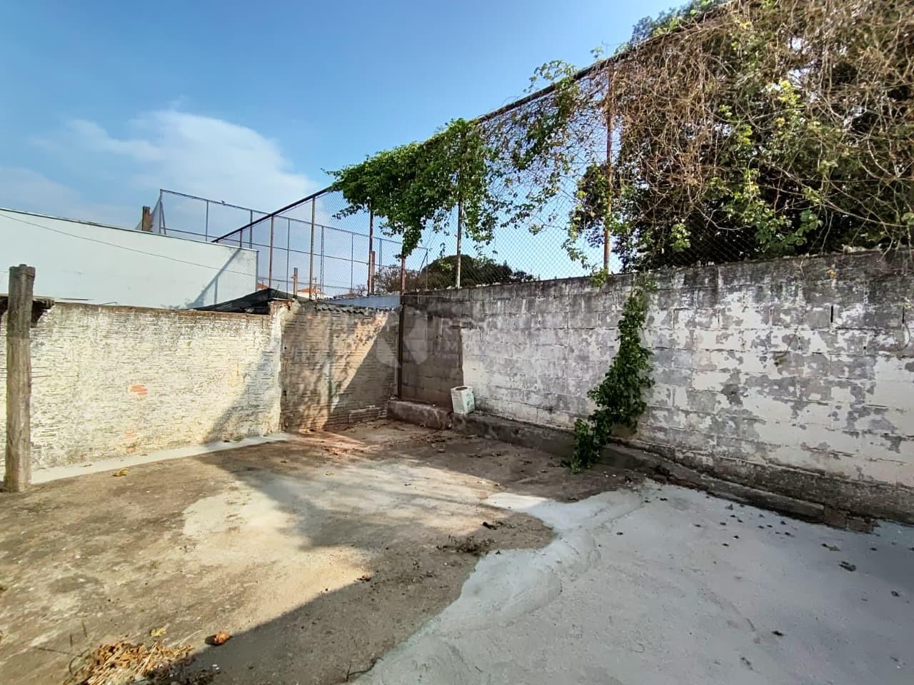 Casa Residencial para aluguel no bairro Vila da Glória: Fundos