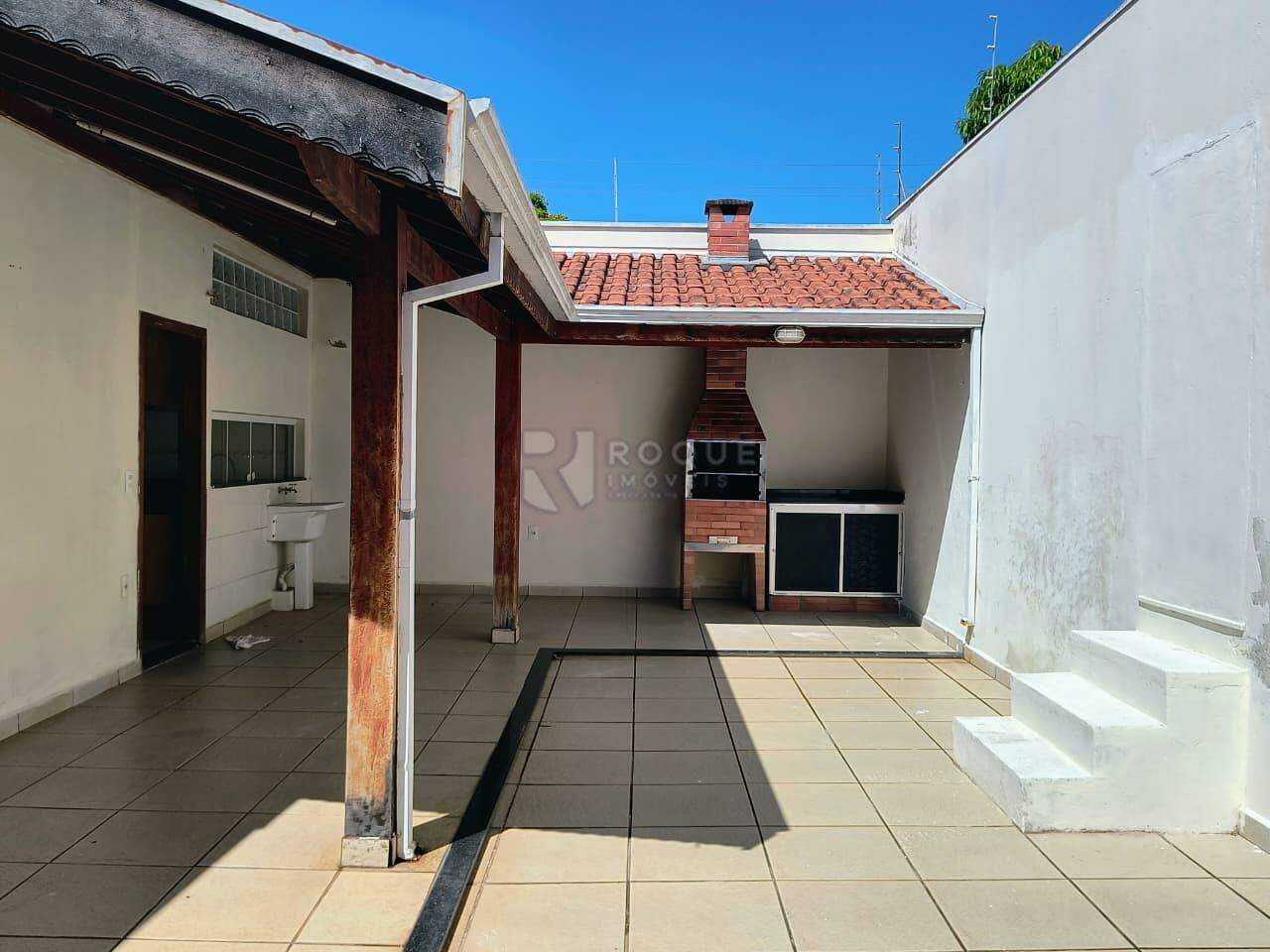 Casa Residencial para aluguel no bairro Vila Claudia: Fundos