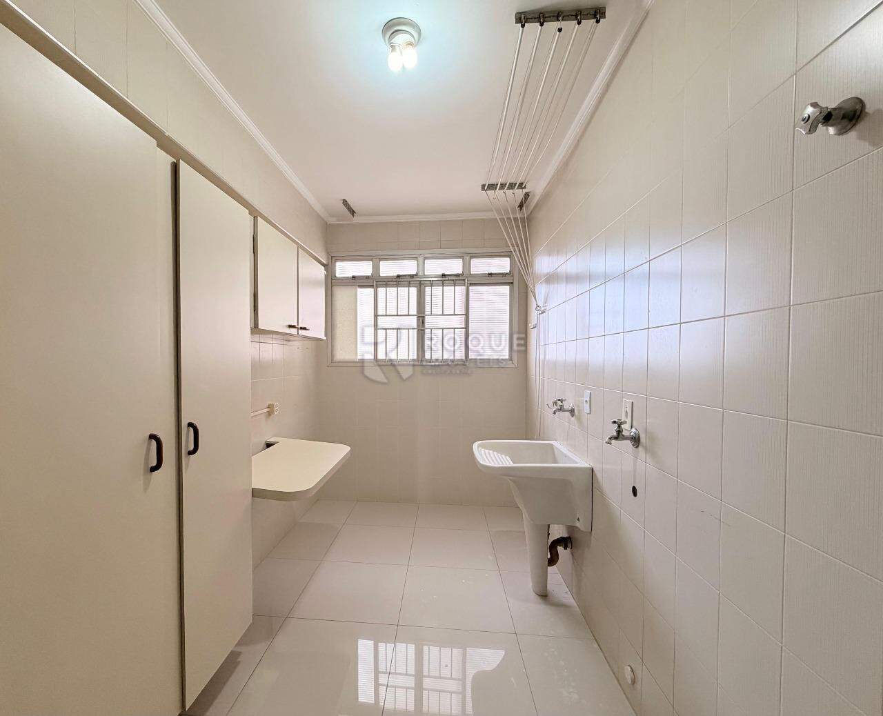 Apartamento para aluguel no bairro Centro: Lavandeira