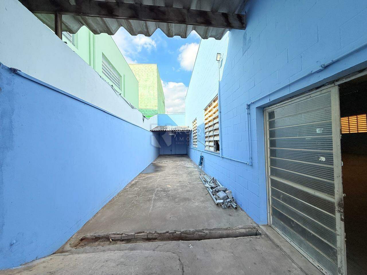 Barracão/Galpão para aluguel no bairro Jardim Porto Real II: Quintal
