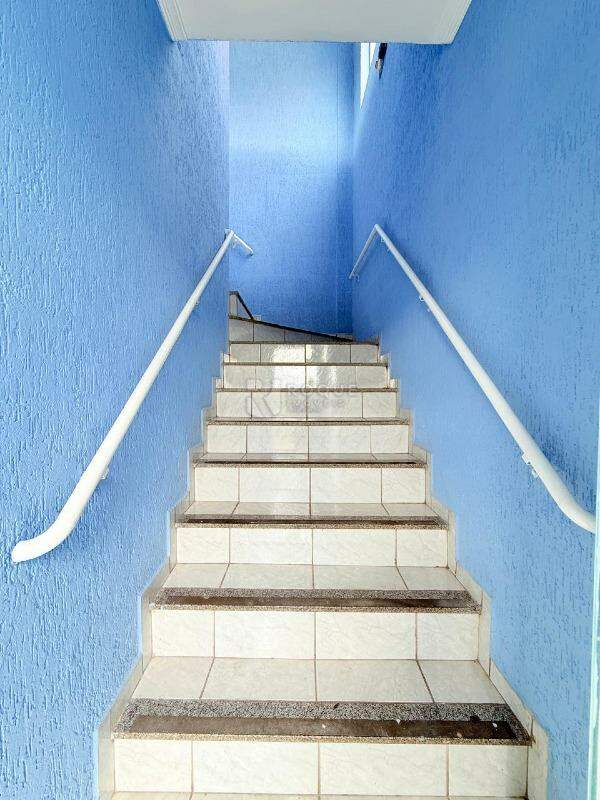 Barracão/Galpão para aluguel no bairro Jardim Porto Real II: Escada de Acesso