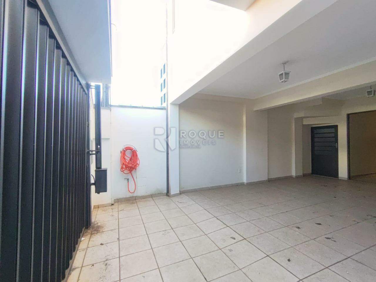 Casa Comercial para aluguel no bairro Centro: Garagem
