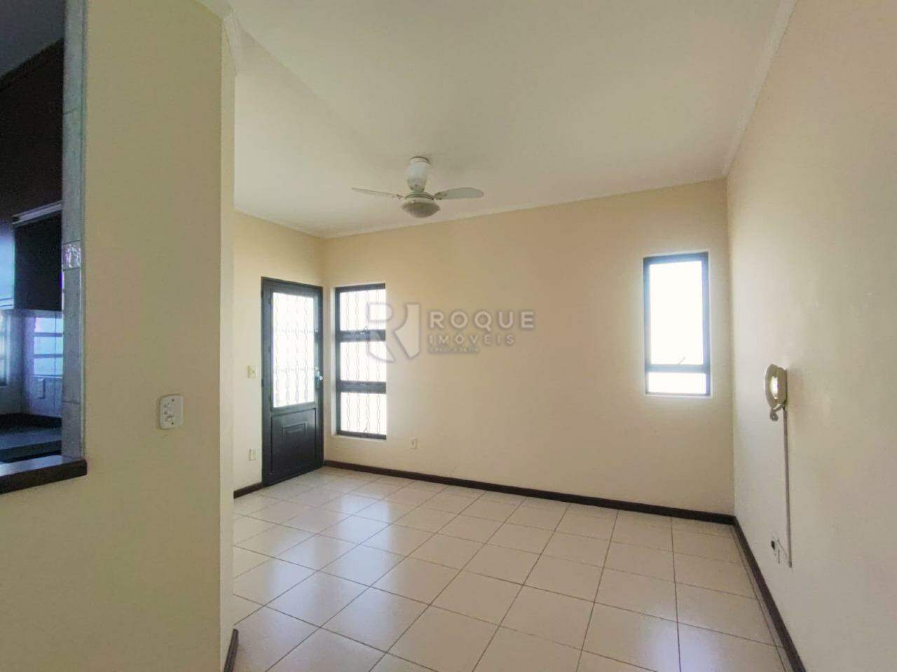 Casa Comercial para aluguel no bairro Centro: Sala