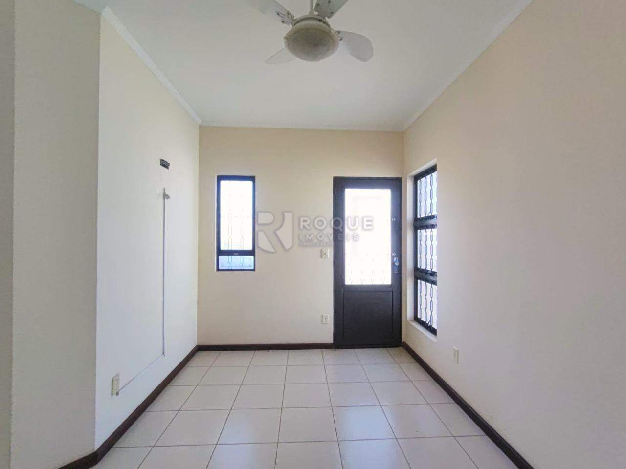 Casa Comercial para aluguel no bairro Centro: Sala