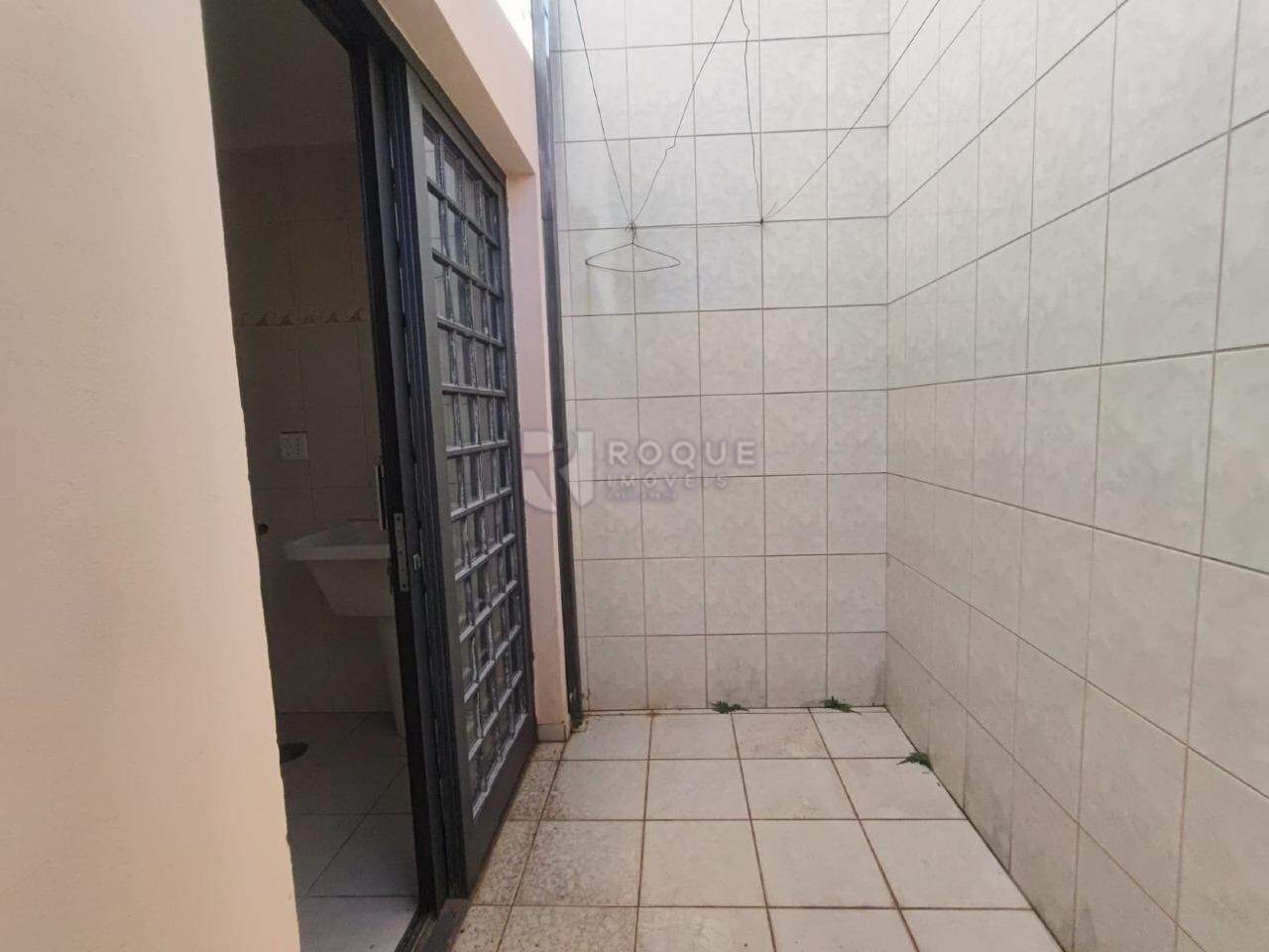 Casa Comercial para aluguel no bairro Centro: Quintal