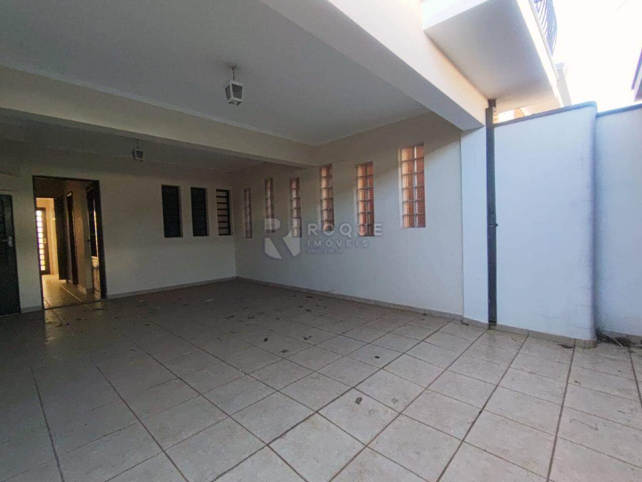 Casa Comercial para aluguel no bairro Centro: Garagem