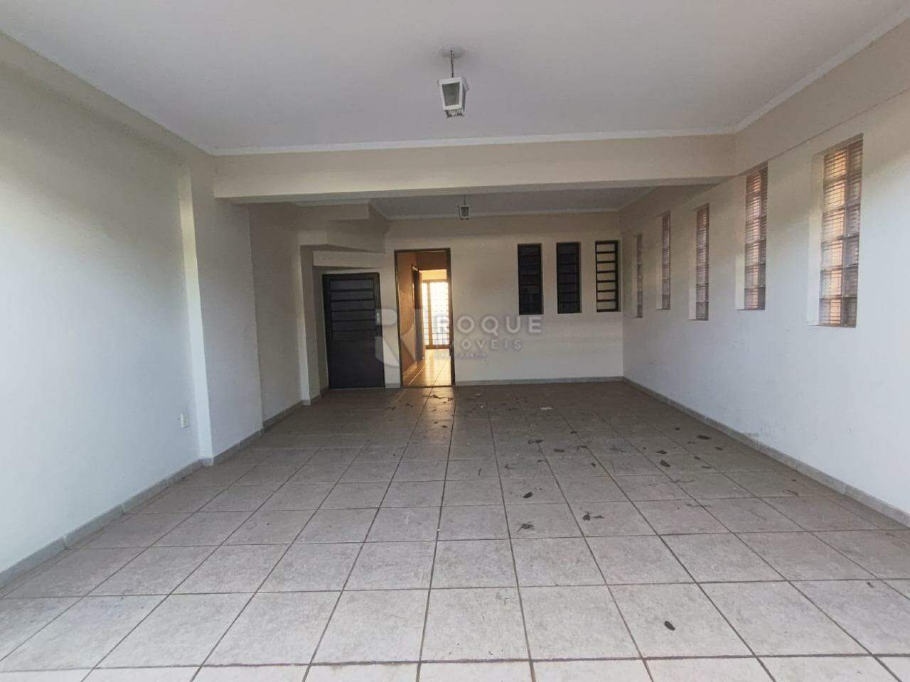 Casa Comercial para aluguel no bairro Centro: Garagem