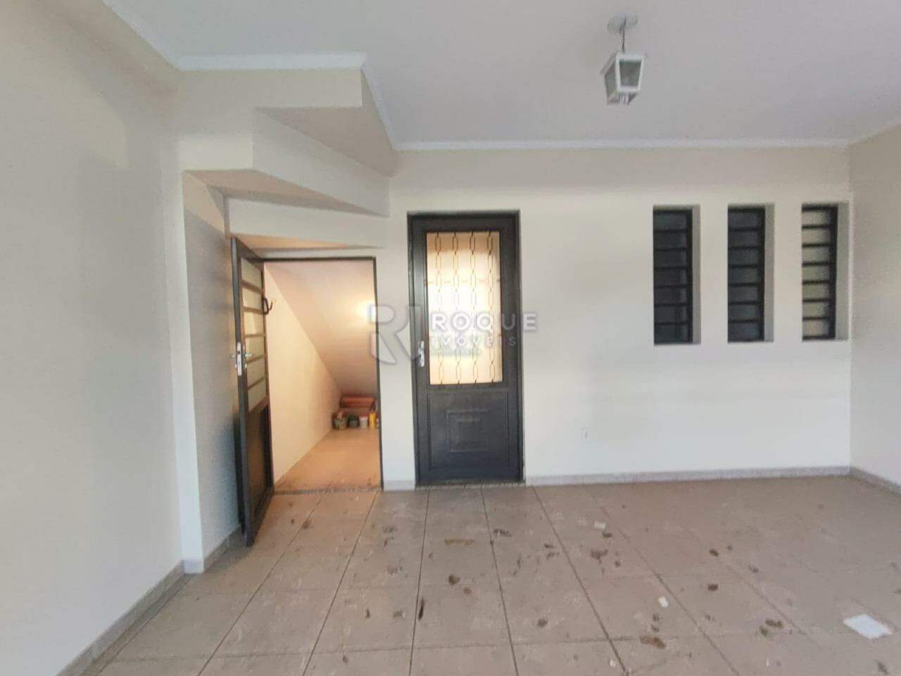 Casa Comercial para aluguel no bairro Centro: Garagem