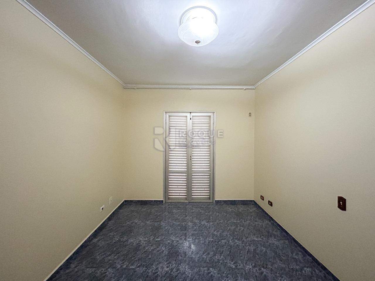 Apartamento para aluguel no bairro Centro: Dormitório 3 suíte 