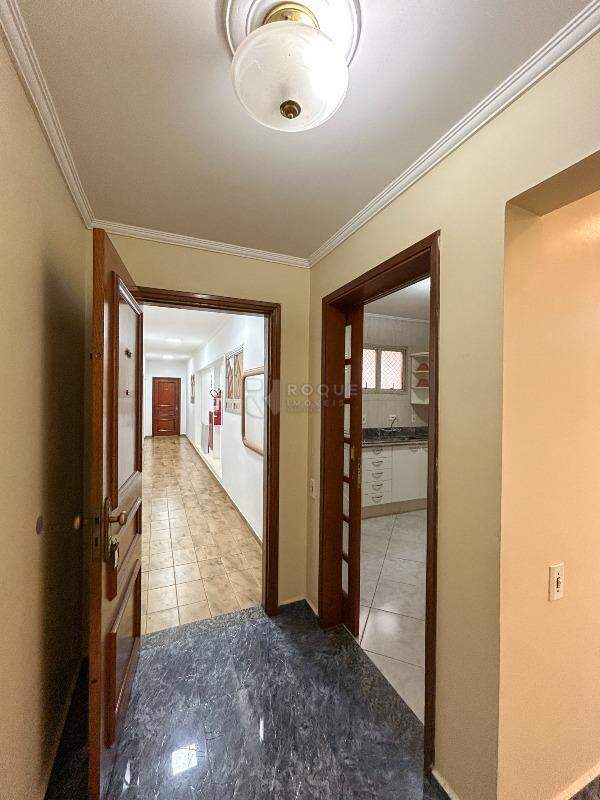 Apartamento para aluguel no bairro Centro: Hall 