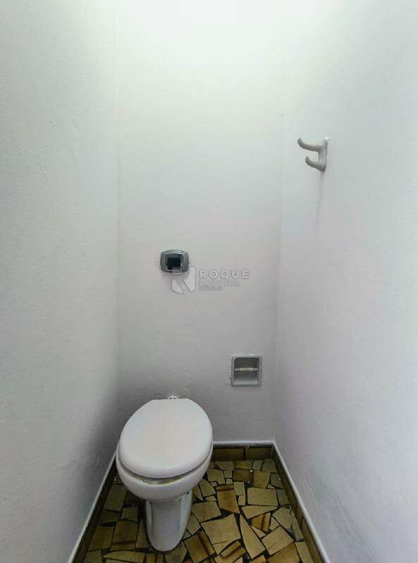 Casa Residencial para aluguel no bairro Vila Mathias: Wc externo