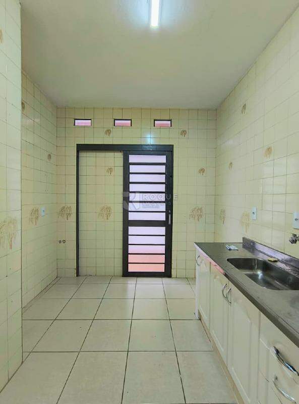 Casa Residencial para aluguel no bairro Vila Mathias: Cozinha
