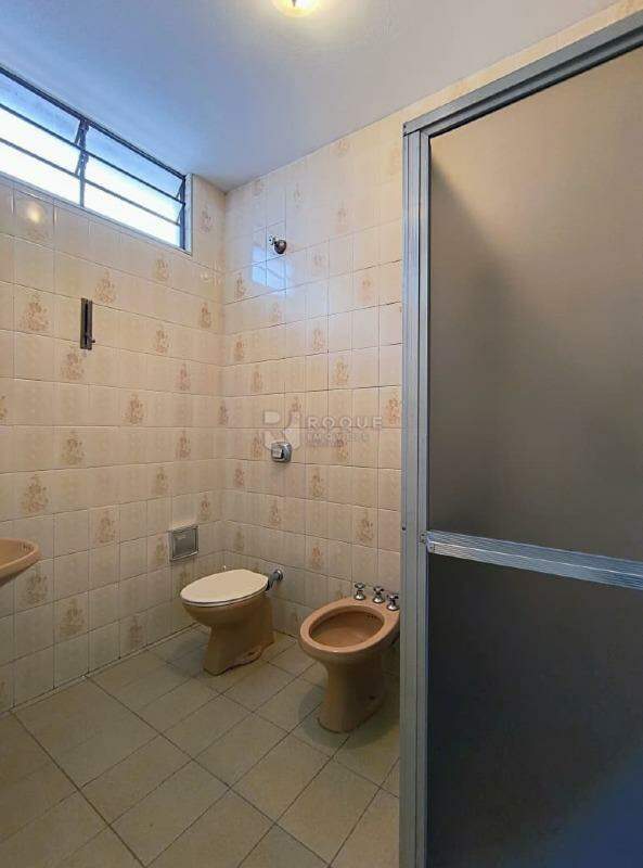 Casa Residencial para aluguel no bairro Vila Mathias: Wc social