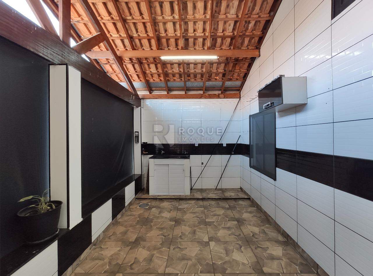 Casa Residencial para aluguel no bairro Jardim Santa Adélia: Fundo / Área de serviço