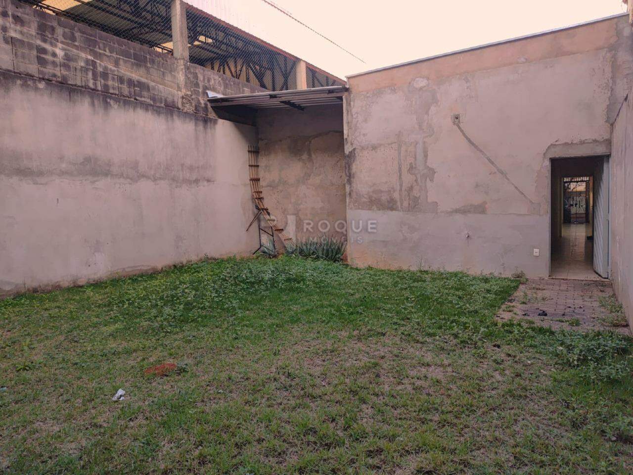 Salas/Conjuntos para aluguel no bairro Centro: Quintal