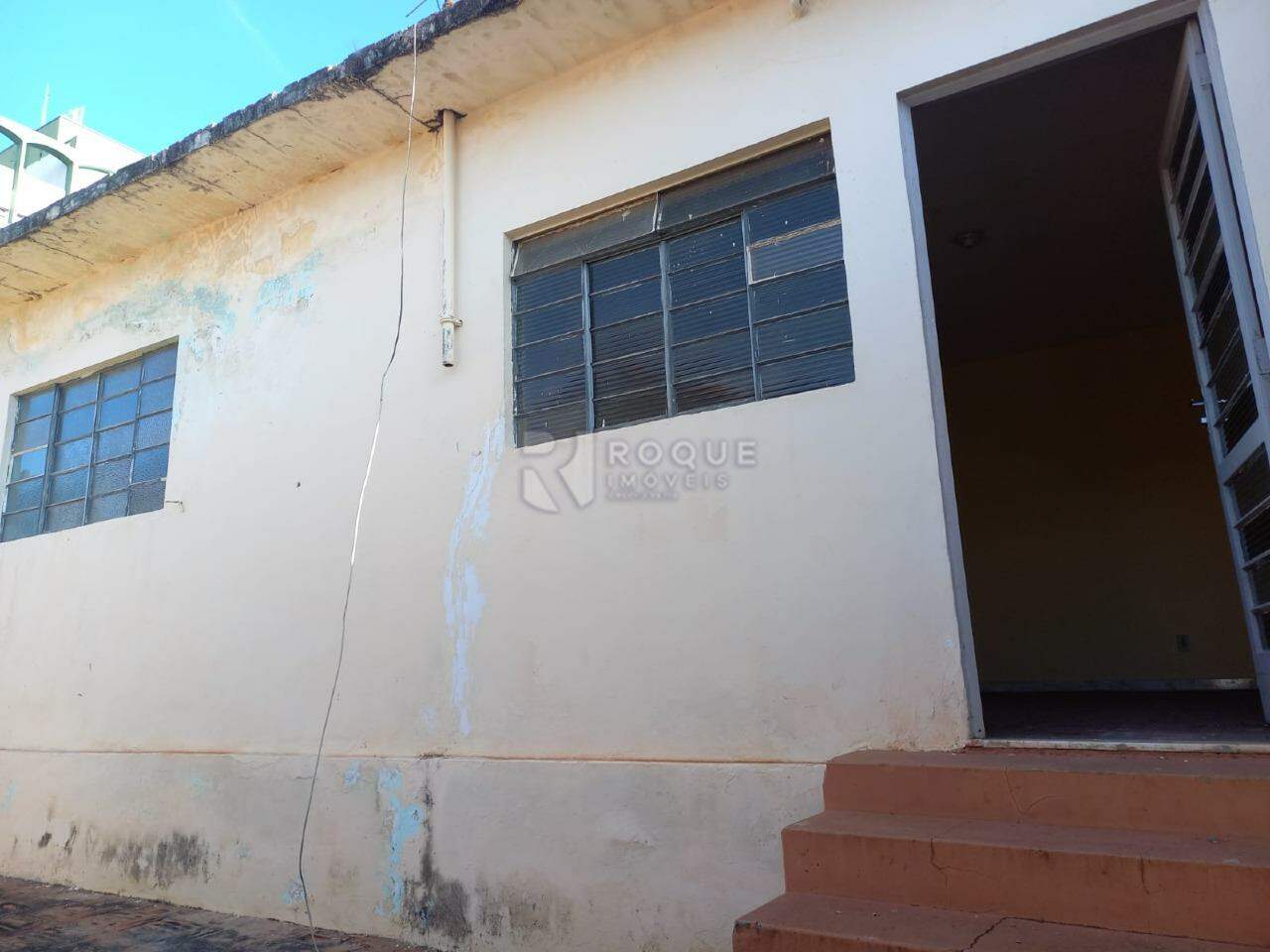 Casa com salão para aluguel no bairro Centro: 