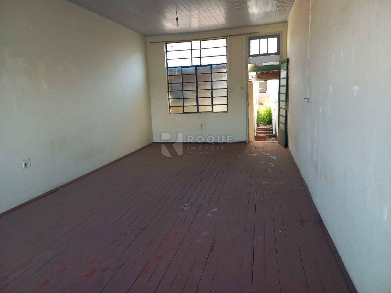 Casa com salão para aluguel no bairro Centro: 